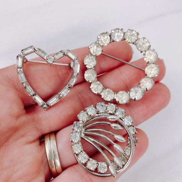 VTG Mid Century Brooch Lot of 3 Silver Tone Rhinestone Circle Heart Botanical - Picture 2 of 13